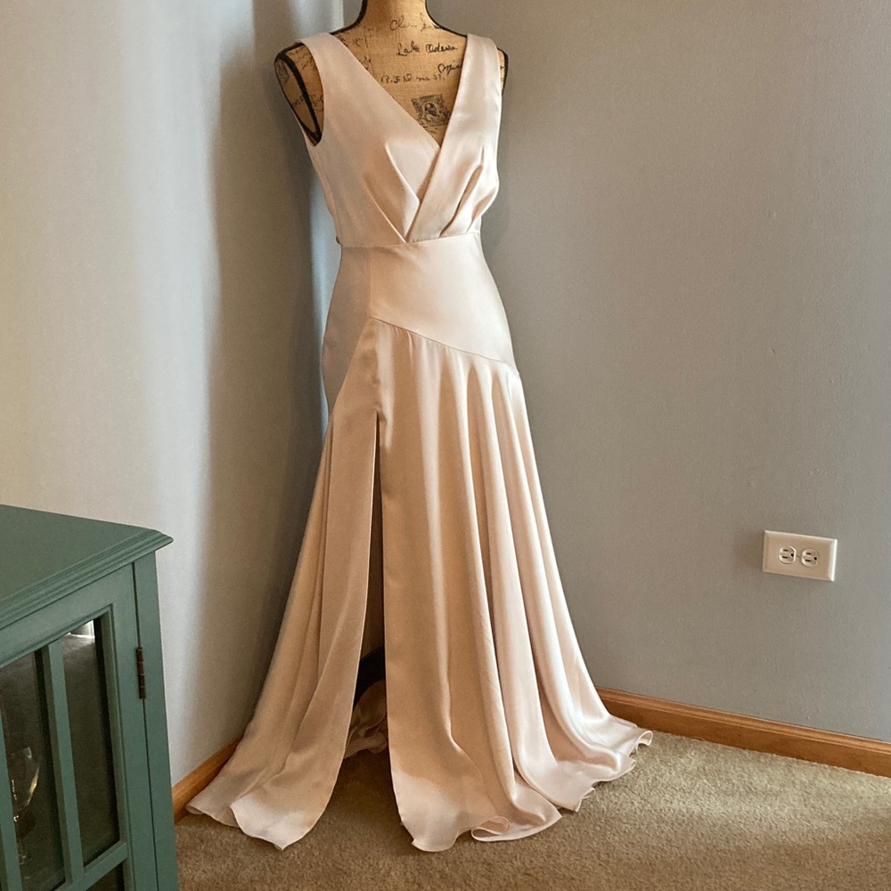 Fame and Partners NWT Elegant Dress Women Size 4